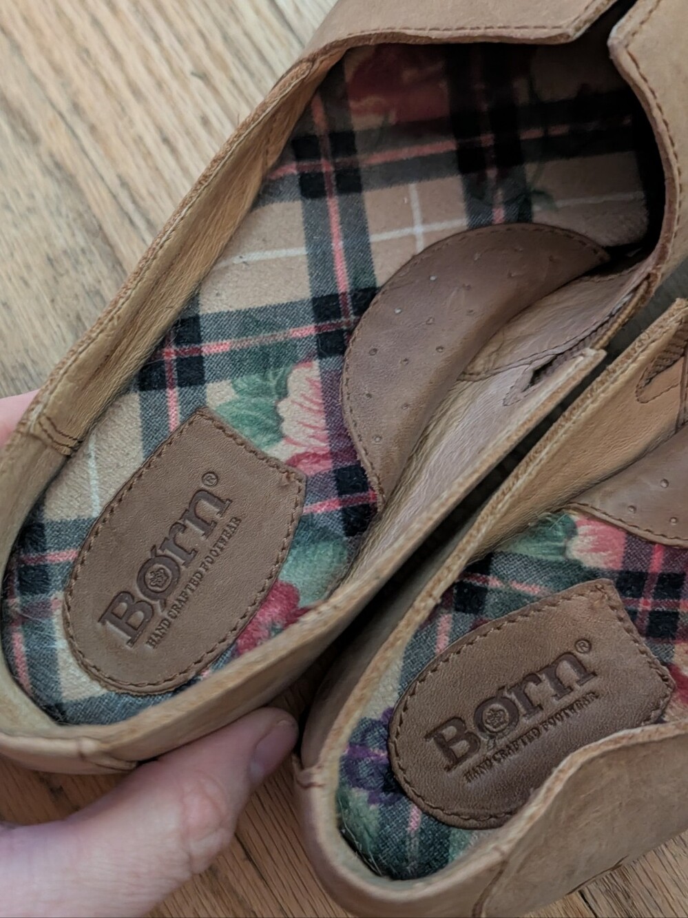 Born Womens Sz 8.5 M Tan Brown Leather Slip On Comfort Loafers Floral Plaid - Picture 4 of 5